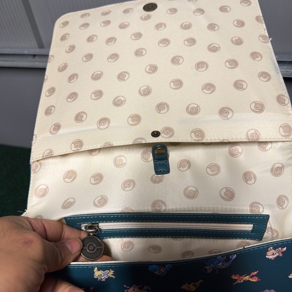 Pokemon Center Pokémon Pixel Pin Collector Shoulder Bag - Picture 7 of 11